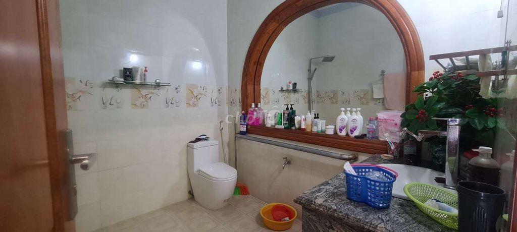 bán căn nhà mặt tiền đườngNguyễn ảnh thủ phường Trung Mỹ Tây  5 x 30