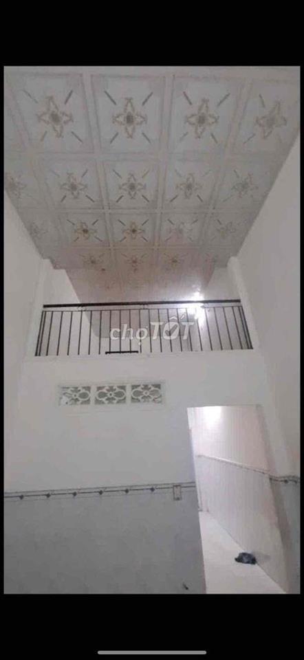 NHÀ BÁN 4*15 HÈM 1 XẸT QL1A , SÁT NGẢ TƯ GA