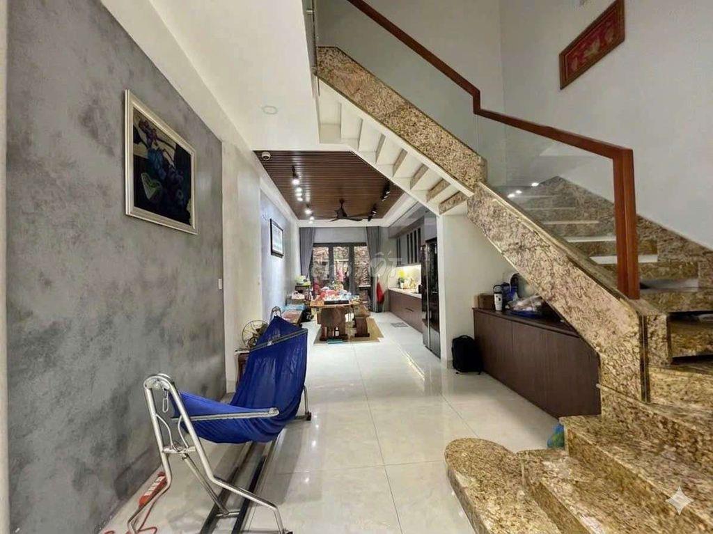 CC bán gấp nhà 4 lầu  1/ Hương Lộ 2 Bình tân