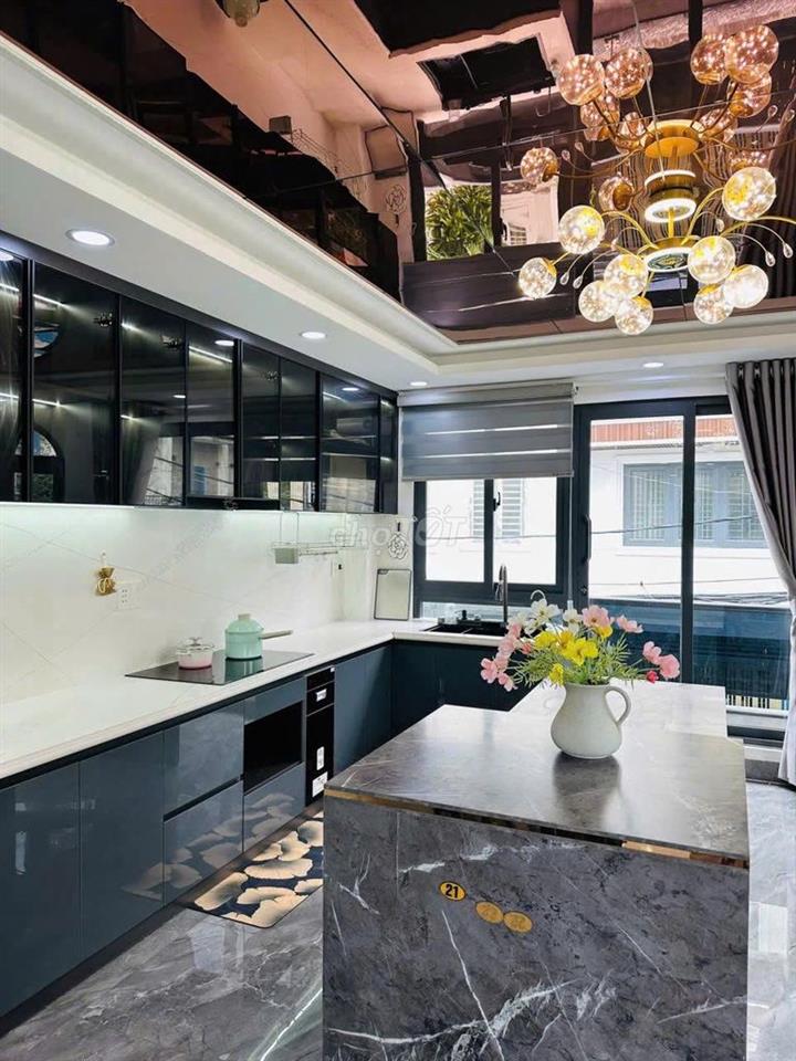 Chốt gấp nhà 1 trệt 4 lầu - Gía cực tốt