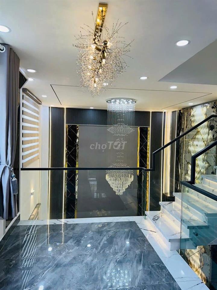 Chốt gấp nhà 1 trệt 4 lầu - Gía cực tốt