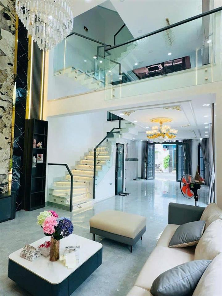 Chốt gấp nhà 1 trệt 4 lầu - Gía cực tốt