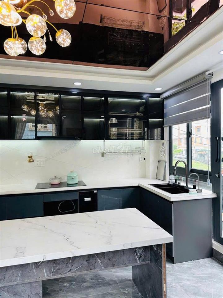 Chốt gấp nhà 1 trệt 4 lầu - Gía cực tốt