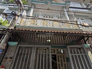 Gia đình cần bán nhà cấp 3 pháp lý đầy đủ trong khu nhà lầu