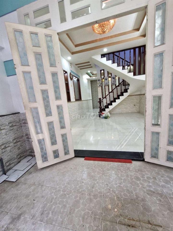 Gia đình cần bán nhà cấp 3 pháp lý đầy đủ trong khu nhà lầu
