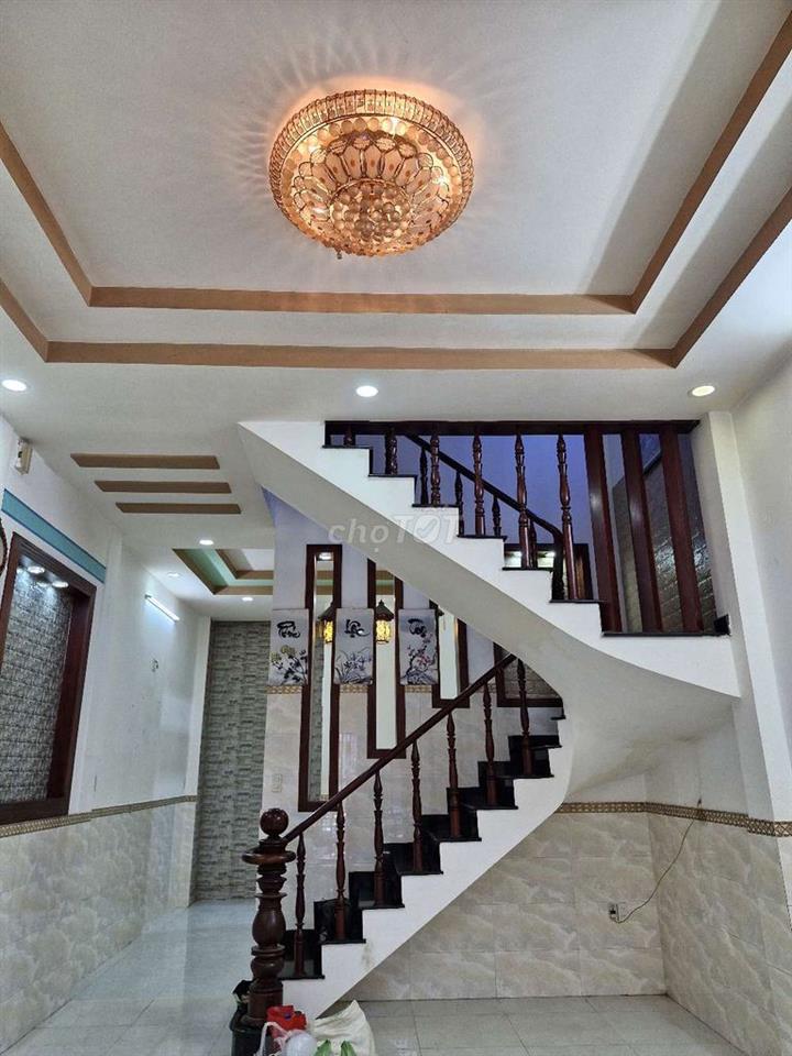 Gia đình cần bán nhà cấp 3 pháp lý đầy đủ trong khu nhà lầu