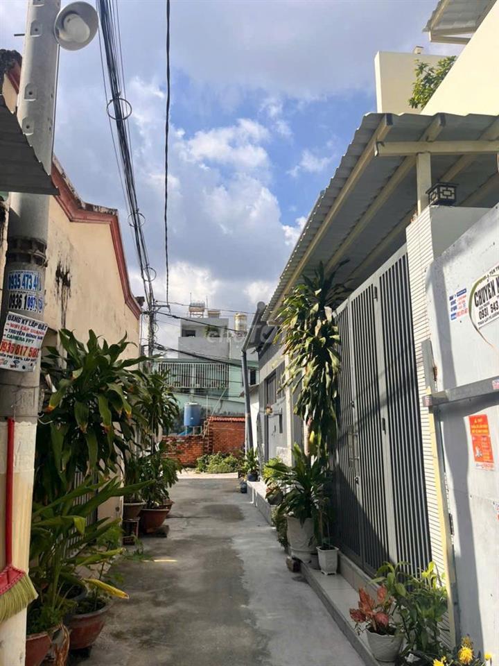 Bán gấp nhà giá rẻ Q12