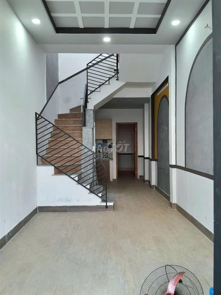 Nhà nguyên căn 3PN 90m2 ban công thoáng