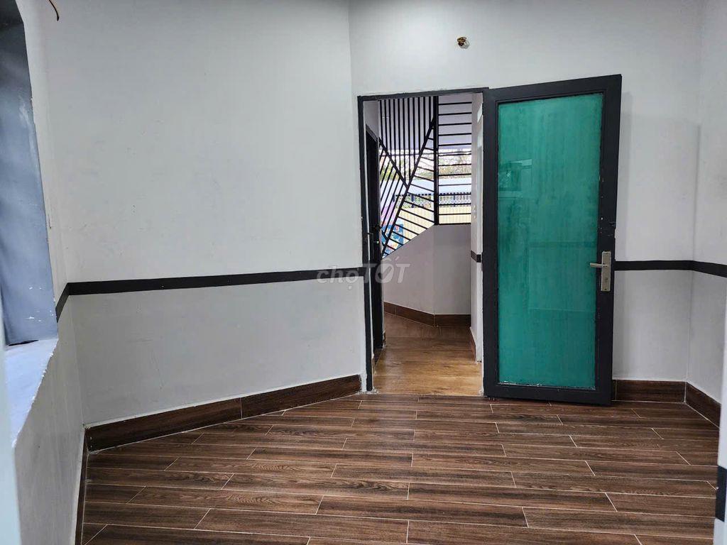 Phòng trọ cao cấp 2tr WC, bếp riêng, sân thượng, sân trước