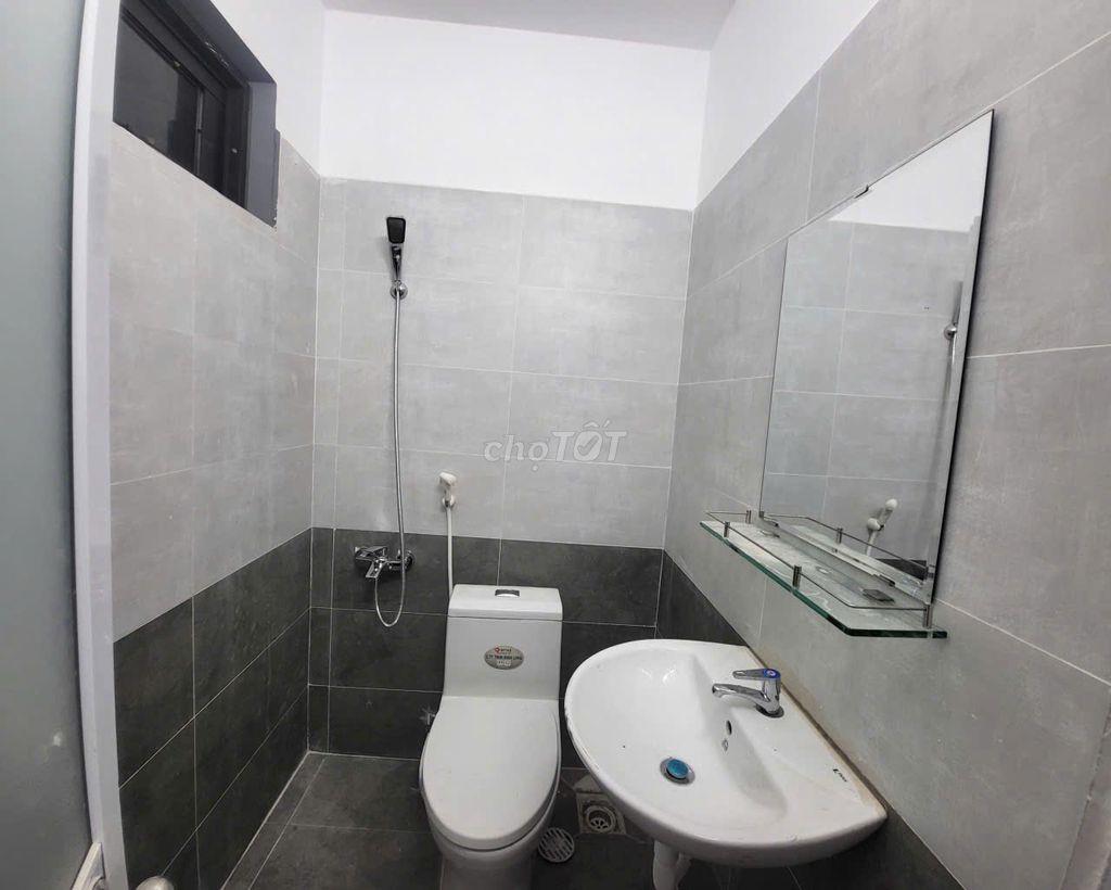 Phòng trọ cao cấp 2tr WC, bếp riêng, sân thượng, sân trước