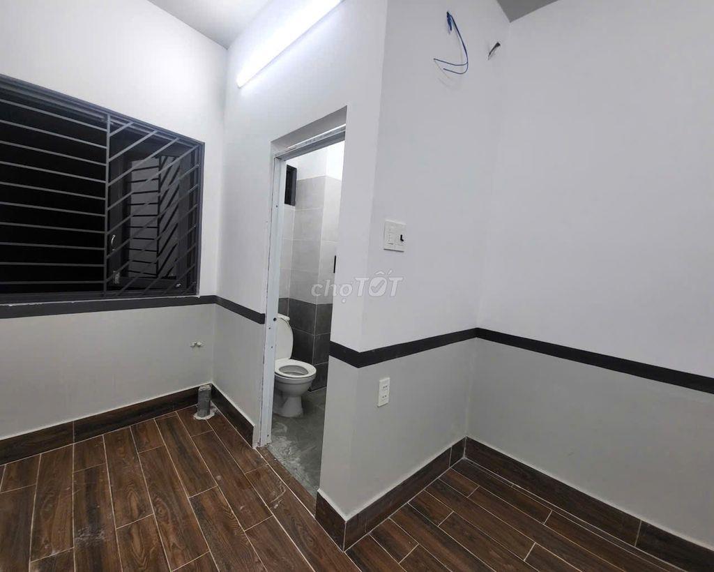 Phòng trọ cao cấp 2tr WC, bếp riêng, sân thượng, sân trước