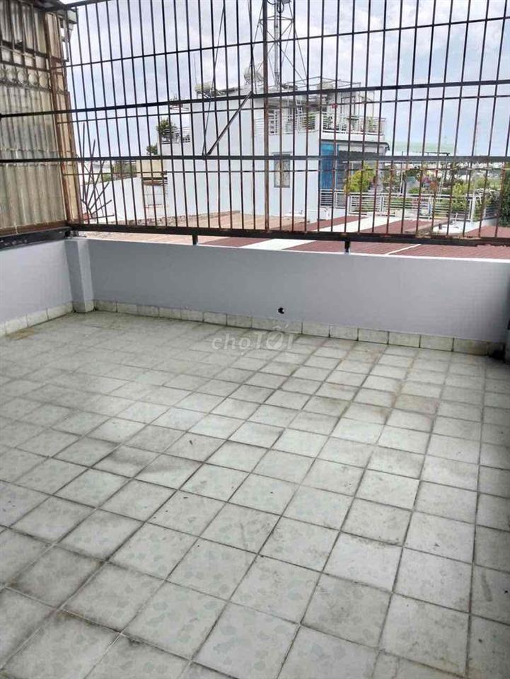 Nhà mặt tiền trệt 2 lầu sân thg 4,5*20; 3pn tiện KDOANH