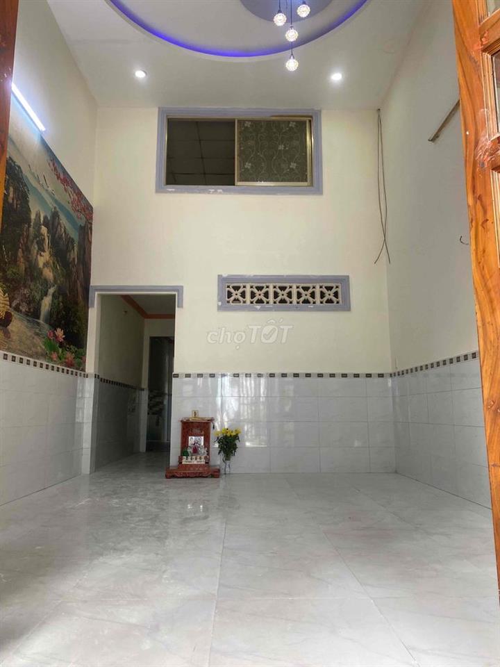 Nhà mặt trệt lửng 4*18; 3pn tiện kinh doanh có sân