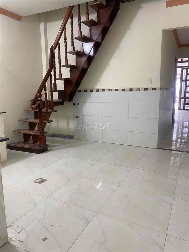 Nhà mặt trệt lửng 4*18; 3pn tiện kinh doanh có sân