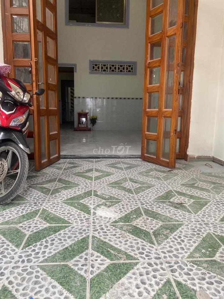 Nhà mặt trệt lửng 4*18; 3pn tiện kinh doanh có sân