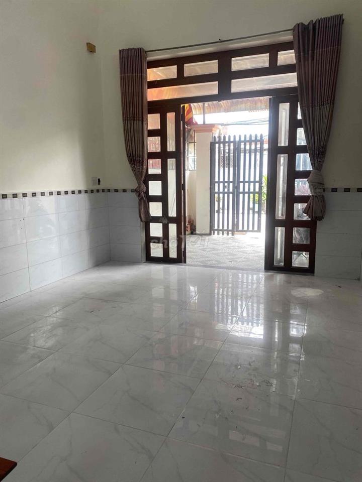 Nhà mặt trệt lửng 4*18; 3pn tiện kinh doanh có sân