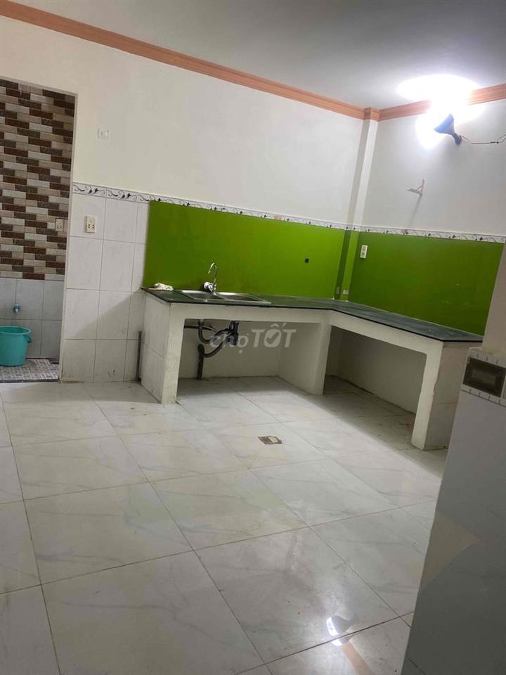 Nhà mặt trệt lửng 4*18; 3pn tiện kinh doanh có sân