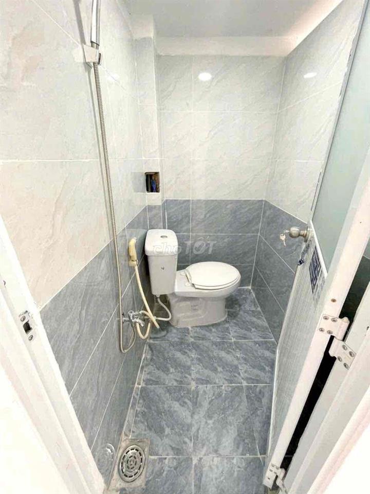 Trệt lửng 4*10; 1pn kín đg 4m mới rẻ chốt lẹ