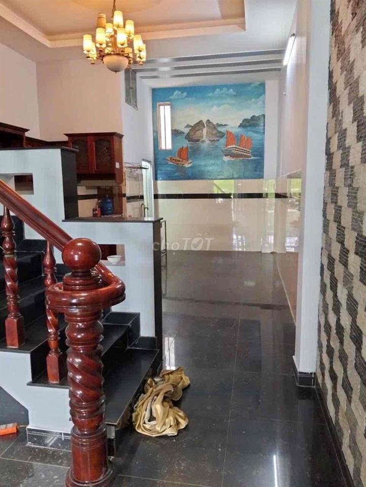 Nhà mặt tiền trệt 2lầu 4,5*20 3pn sân thượng tiện KD