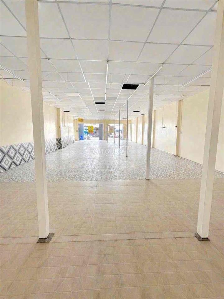 Nhà mặt tiền 9*25 trống suốt tiện kinh doanh