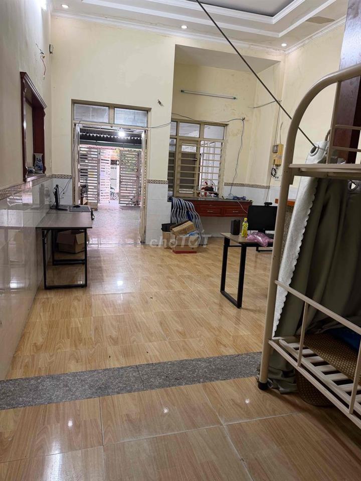 Nhà mặt tiền 4,5*25 trống suốt iện kinh doanh