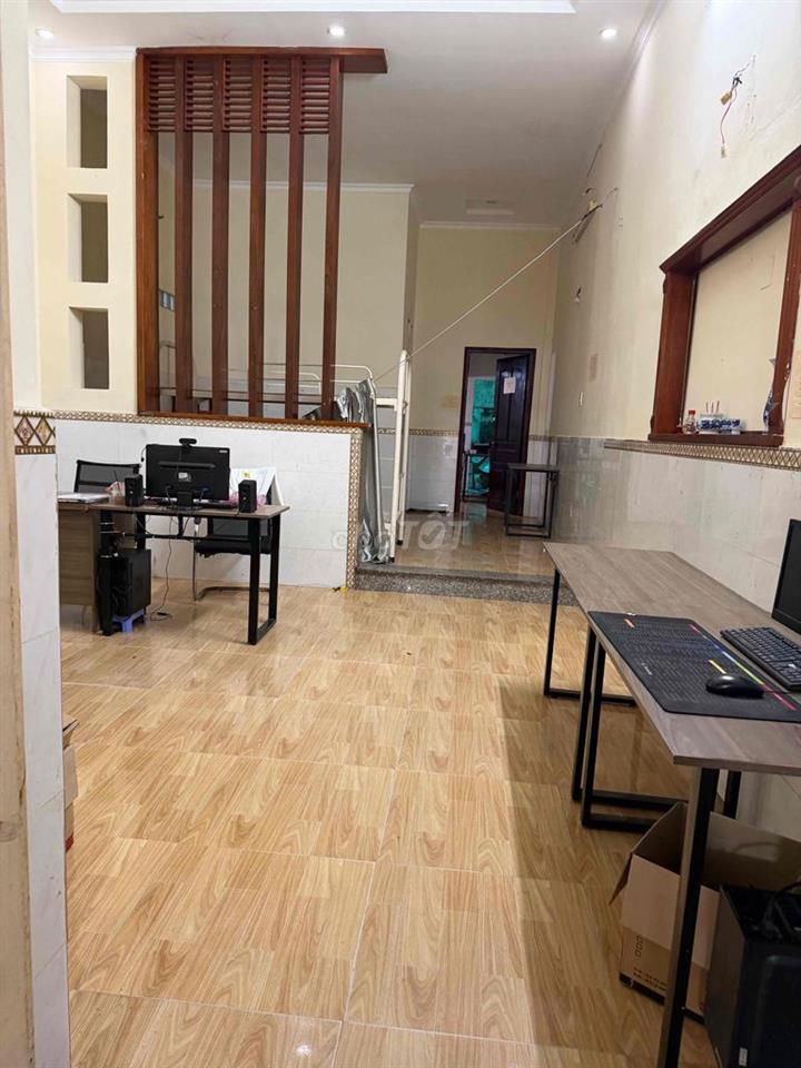 Nhà mặt tiền 4,5*25 trống suốt iện kinh doanh