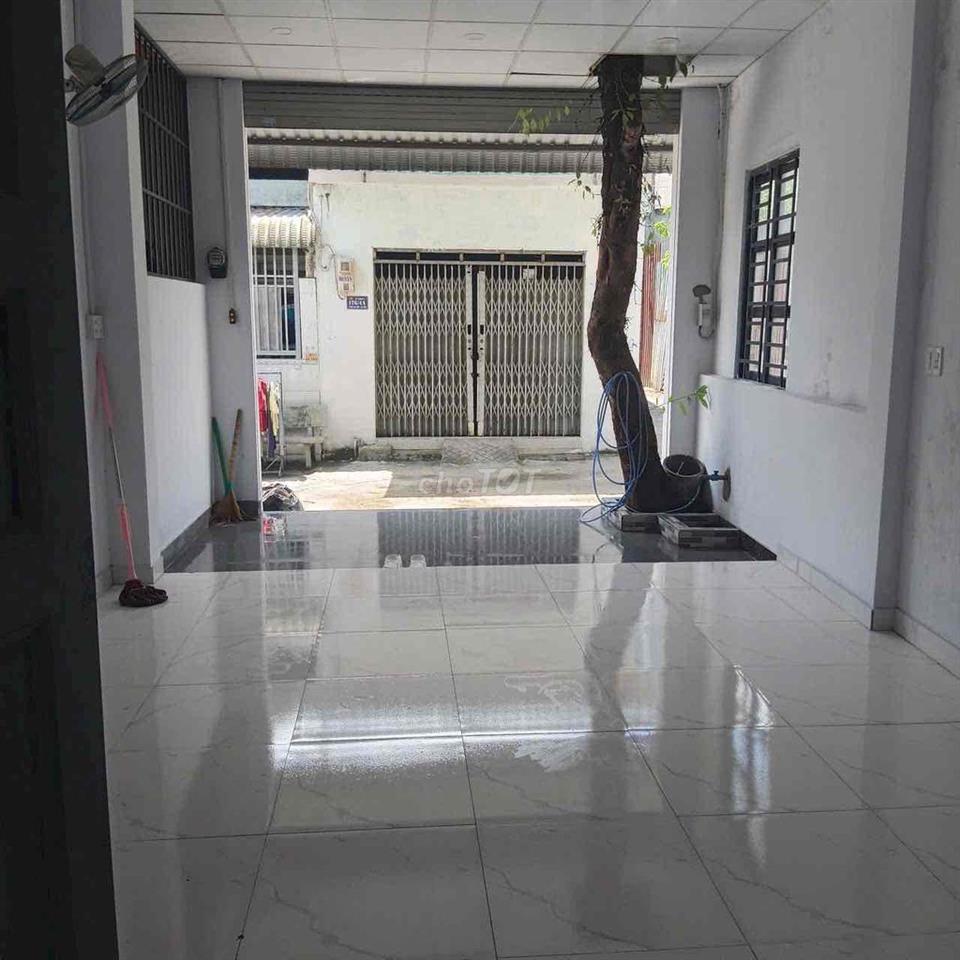 Nhà 4,5*16 có sân Rẻ chốt lẹ