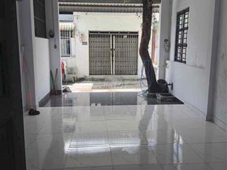 Nhà 4,5*16 có sân Rẻ chốt lẹ