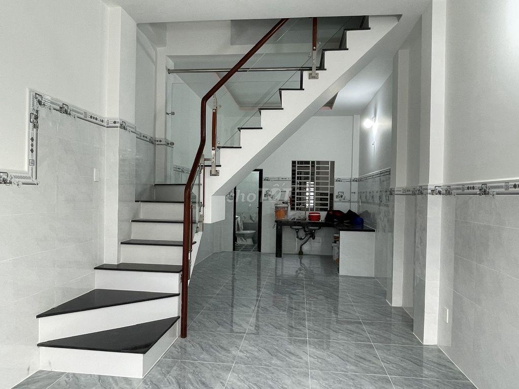 Nhà mới 4 phòng ngủ, 1 tret, 2 lầu, 5Wc, Sân trước, đường 10 tấn.
