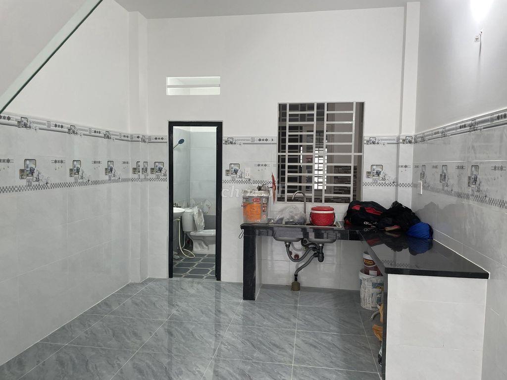 Nhà mới 4 phòng ngủ, 1 tret, 2 lầu, 5Wc, Sân trước, đường 10 tấn.