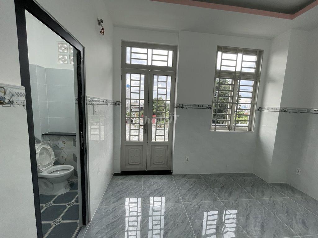 Nhà mới 4 phòng ngủ, 1 tret, 2 lầu, 5Wc, Sân trước, đường 10 tấn.