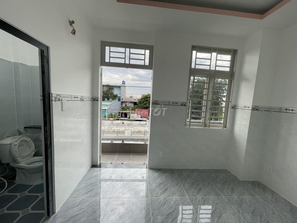 Nhà mới 4 phòng ngủ, 1 tret, 2 lầu, 5Wc, Sân trước, đường 10 tấn.