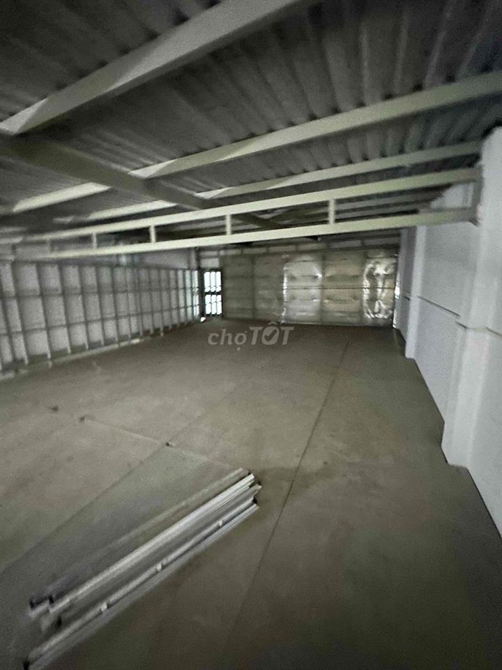 cho thuê mặt bằng kho 8x35m có gác .
