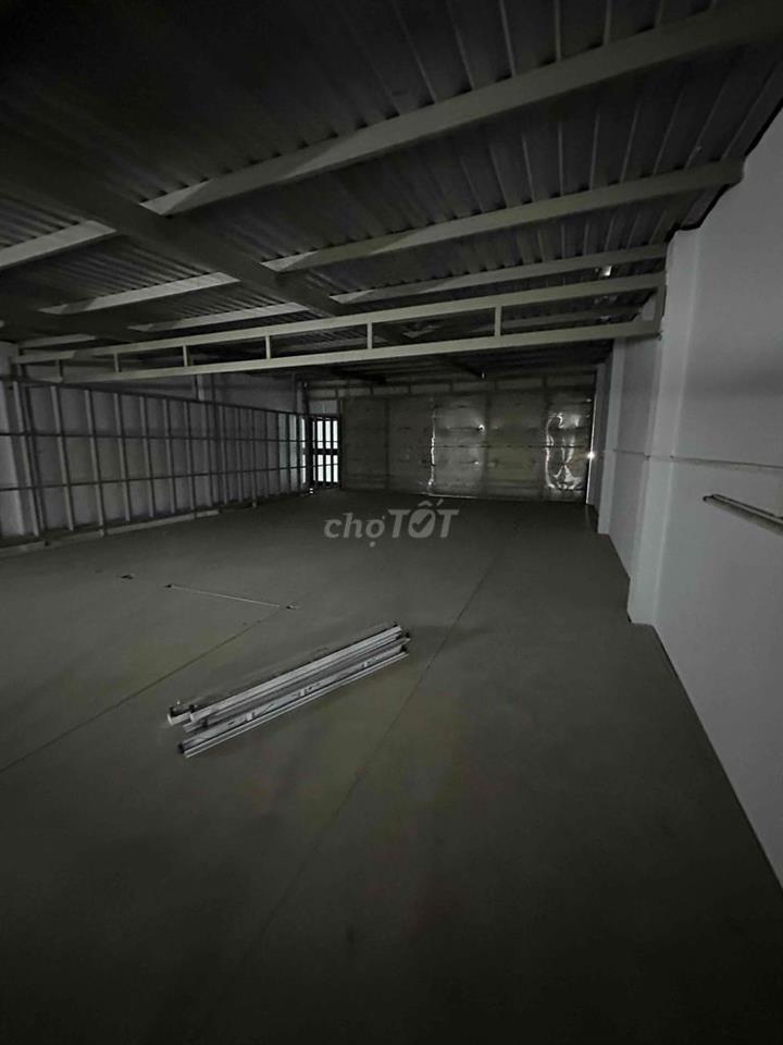 cho thuê mặt bằng kho 8x35m có gác .