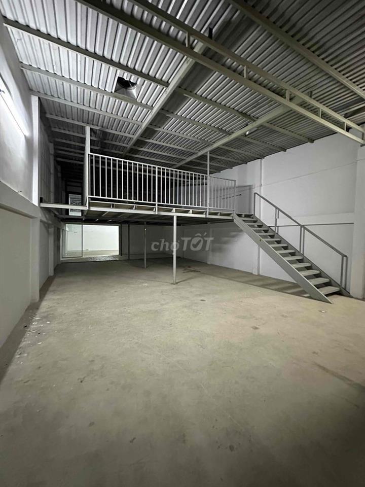 cho thuê mặt bằng kho 8x35m có gác .