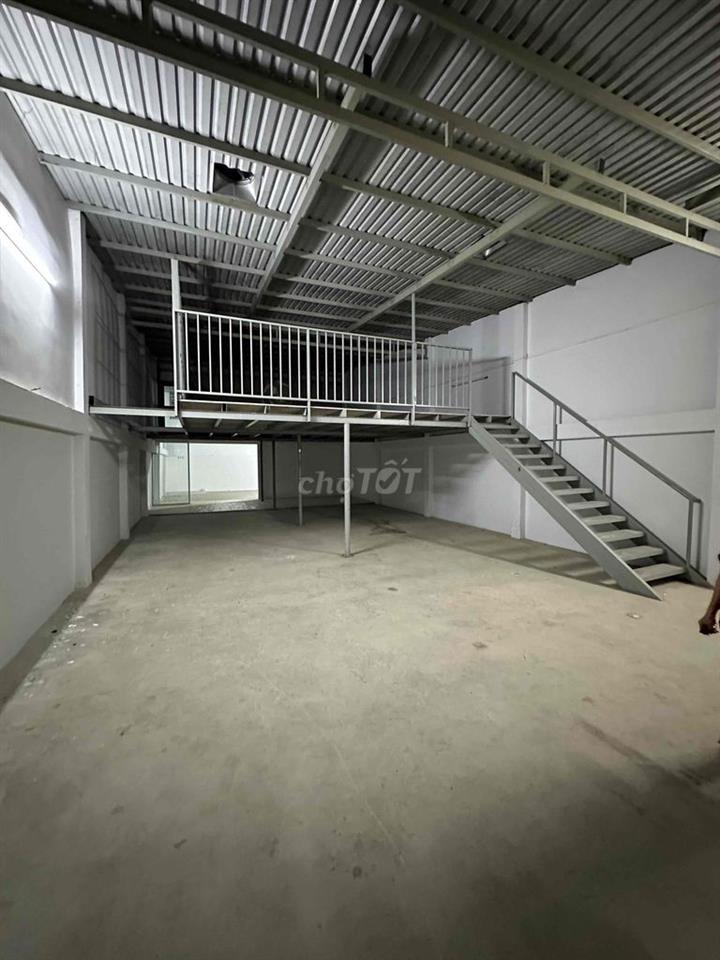 cho thuê mặt bằng kho 8x35m có gác .
