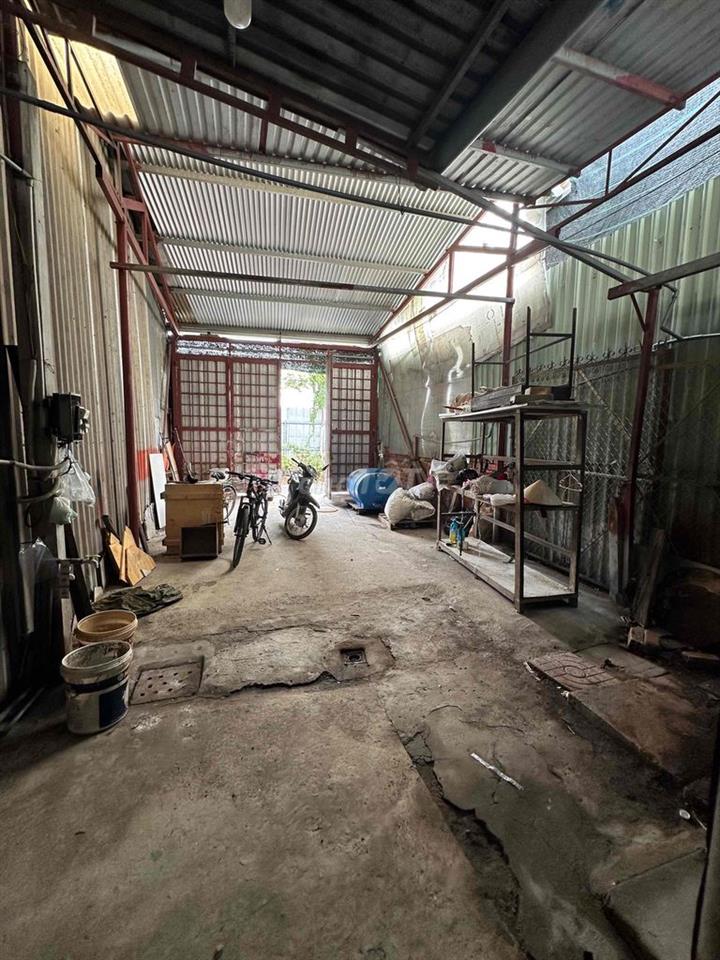 cho thuê nhà xưởng dt 250m2 .