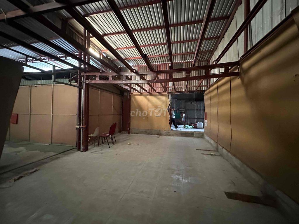 cho thuê nhà xưởng dt 250m2 .