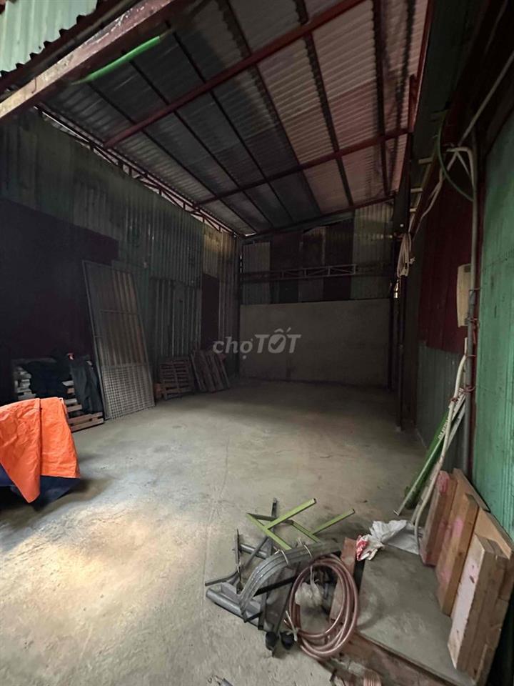 cho thuê nhà xưởng dt 250m2 .