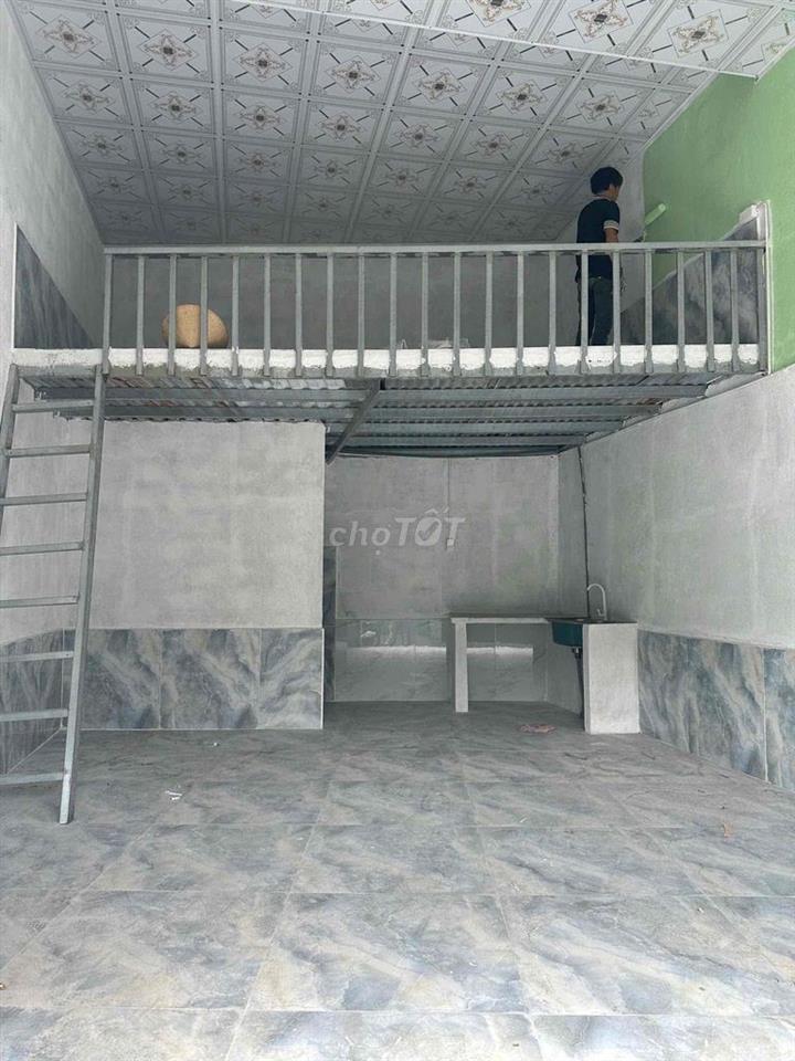cho thuê nhà ở hoặc làm kho 4x8m có gác đúc giả.