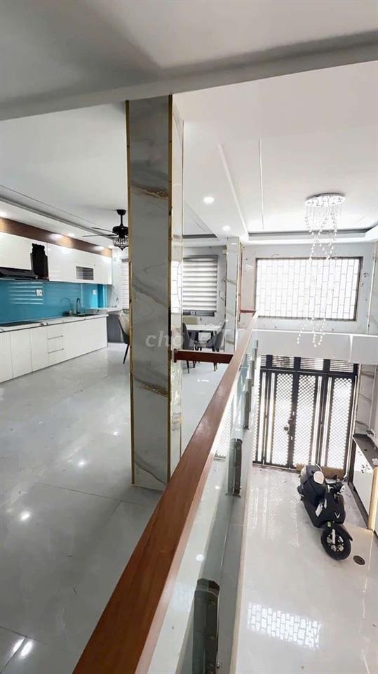 nhà mới kiểu hiện đại  xây sẵn nội thất như hình 5p 6wc , 