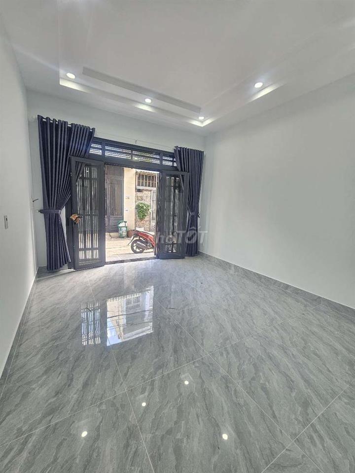 nhà mới xây 4pn5wc .cách chợ trần thị cờ 200m 