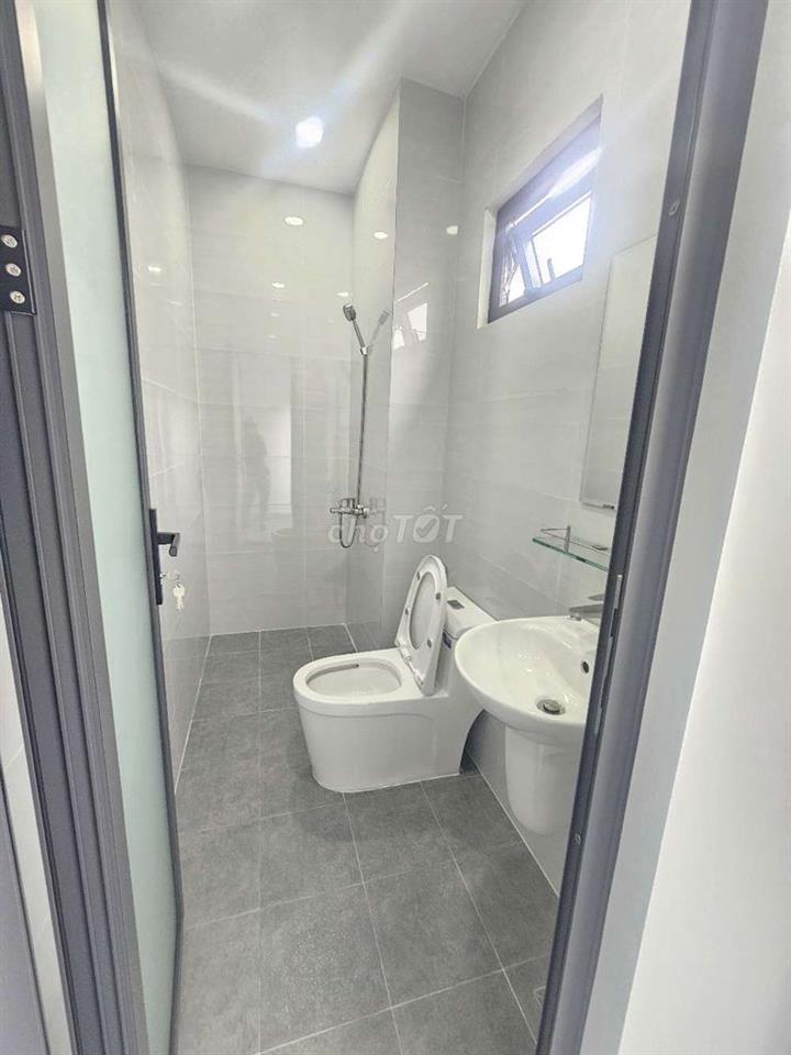 nhà mới xây 4pn5wc .cách chợ trần thị cờ 200m 