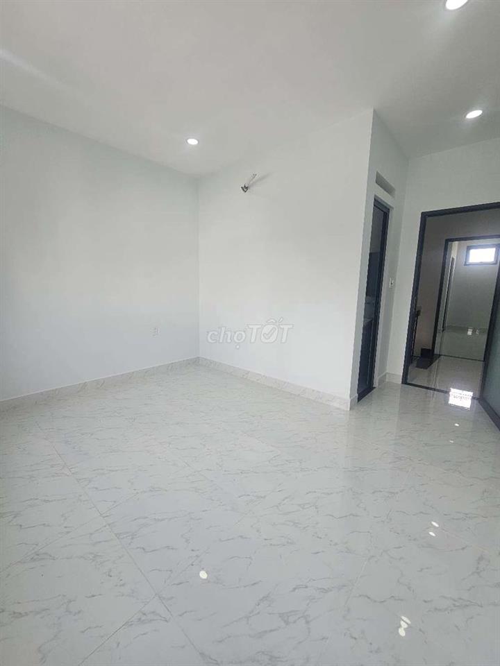 nhà mới xây 4pn5wc .cách chợ trần thị cờ 200m 
