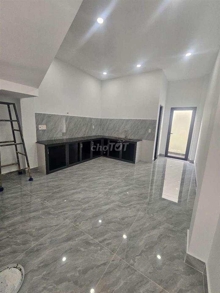nhà mới xây 4pn5wc .cách chợ trần thị cờ 200m 
