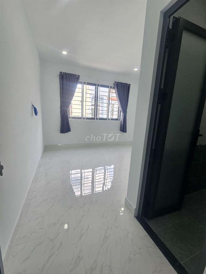 nhà mới xây 4pn5wc .cách chợ trần thị cờ 200m 