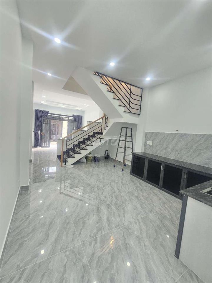 nhà mới xây 4pn5wc .cách chợ trần thị cờ 200m 