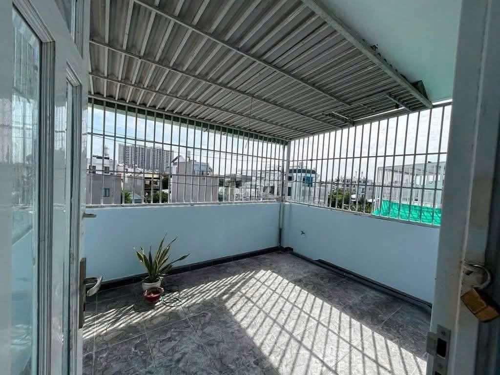 nhà mới sơn lâm thi thi hố tch 4pn ,pthơ, 3wc .hẻn ôtô 