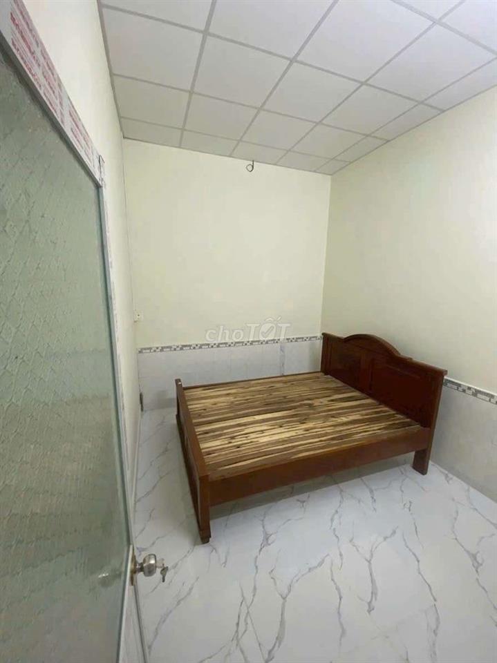 nha 2pn 2wc , có 1may lạnh gần bv q12