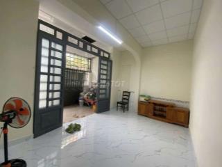 nha 2pn 2wc , có 1may lạnh gần bv q12